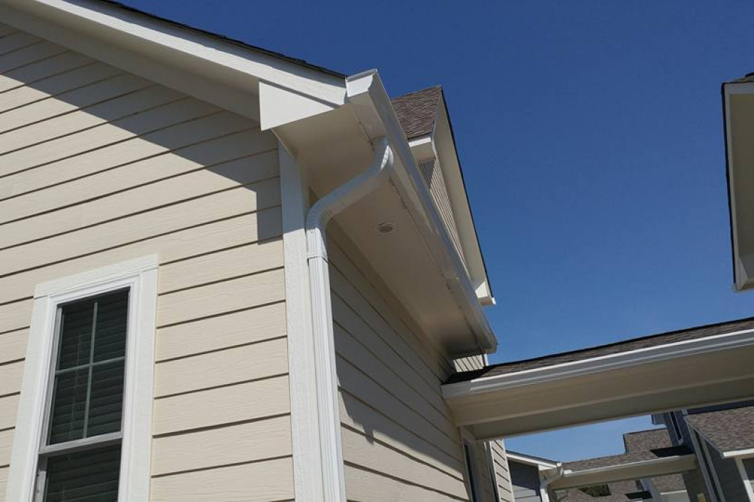 Dallas And Surrounding Suburb Homeowners Can Count On Ned Stevens Gutter Cleaning For Exceptional Service Fo How To Install Gutters Installation House Exterior